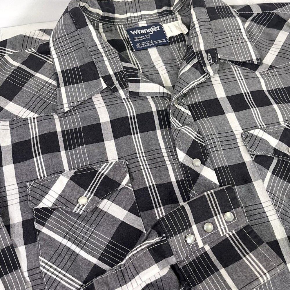 VTG Wrangler Cowboy Cut XL 19 x 35 Western Pearl Snap Shirt Black Gray Plaid